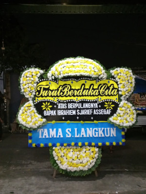 Papan Bunga Duka di Manuhing
